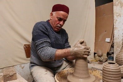 Tournage-poterie-tunisie